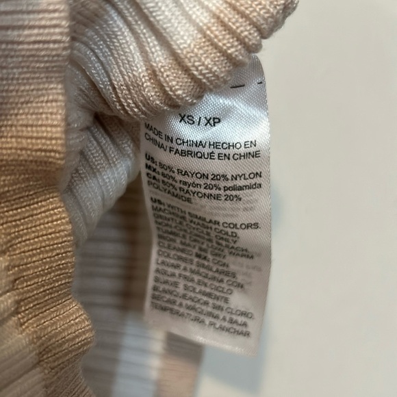 WHBM Ribbed Button Tank - Picture 4 of 5